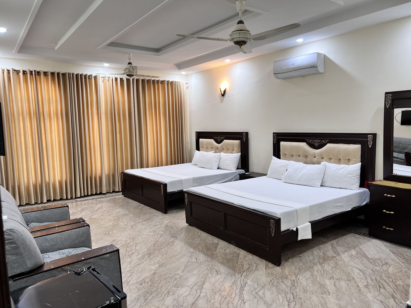  No.1 G-9/1 Room